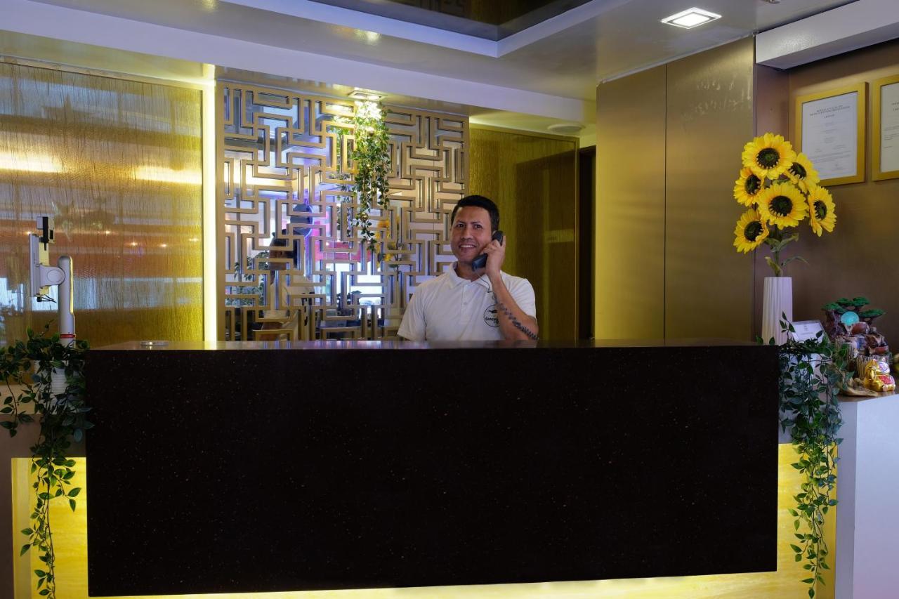 Sandpiper Hotel Сингапур Екстериор снимка